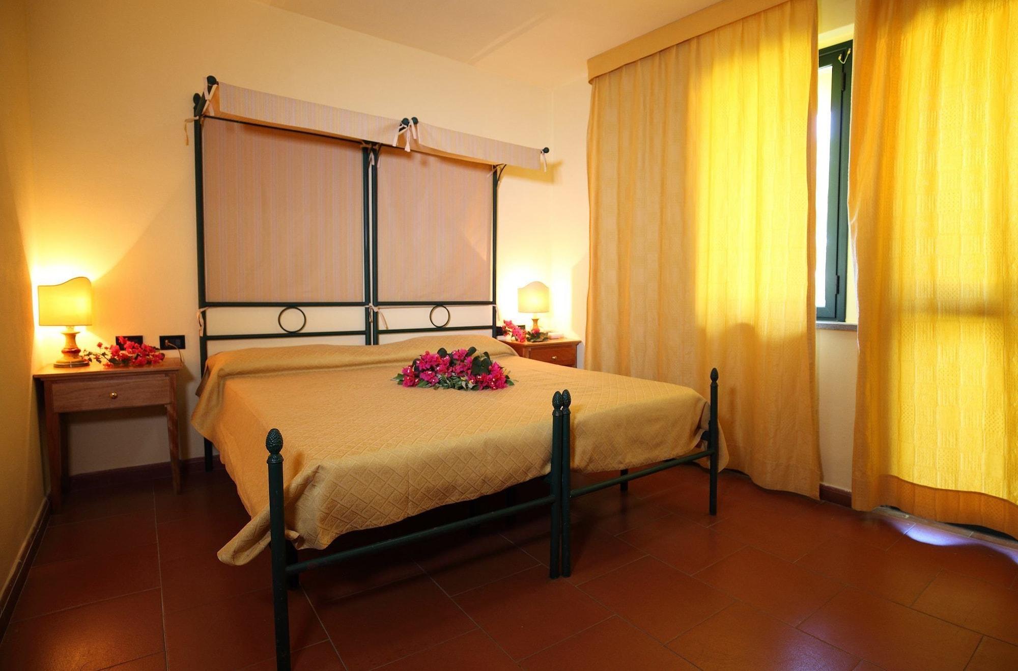 Marina Del Marchese Beach Resort Botricello Extérieur photo
