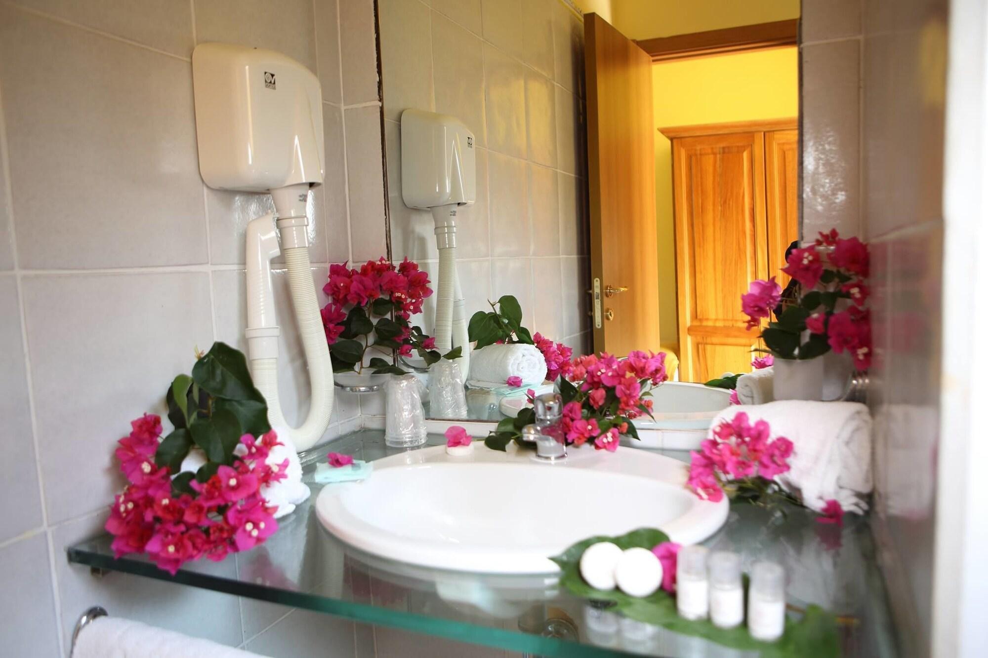 Marina Del Marchese Beach Resort Botricello Extérieur photo