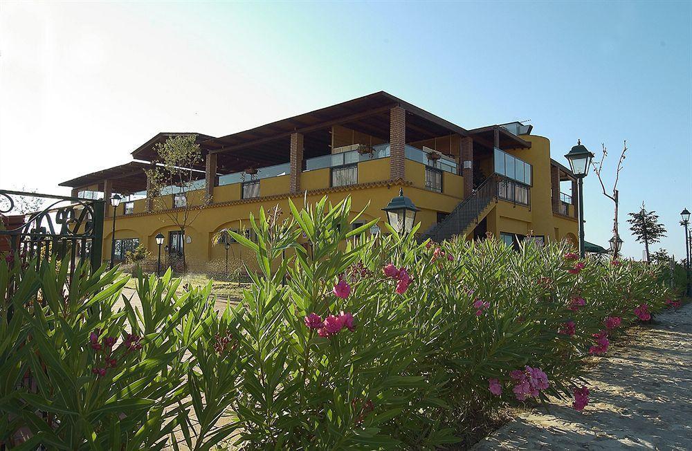 Marina Del Marchese Beach Resort Botricello Extérieur photo