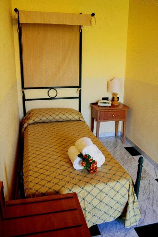 Marina Del Marchese Beach Resort Botricello Extérieur photo